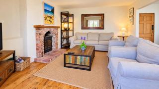 Holly Cottage - characterful cottage a stones throw from river Dart with front & back patios - 6