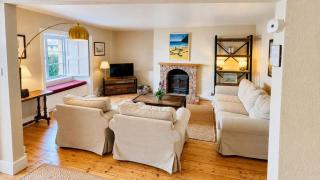 Holly Cottage - characterful cottage a stones throw from river Dart with front & back patios - 4