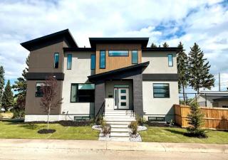 5BDRM Chic Modern Home-Hot Tub-King Bed-AC-Garage - 5