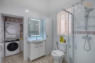 Two Bedroom Maltese Townhouse by Dock 1 Bormla - 5