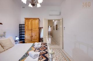 Two Bedroom Maltese Townhouse by Dock 1 Bormla - 3