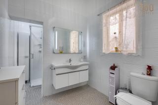 Two Bedroom Maltese Townhouse by Dock 1 Bormla - 1