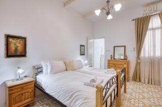 Two Bedroom Maltese Townhouse by Dock 1 Bormla - 6