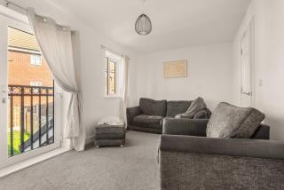 Modern & Bright 3 Bedroom Rotherham Home w Garden - 9