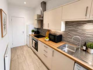 3BR, 5 Bed, Near City Centre, Free Parking ! - 9