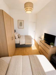3BR, 5 Bed, Near City Centre, Free Parking ! - 5