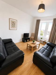 3BR, 5 Bed, Near City Centre, Free Parking ! - 4