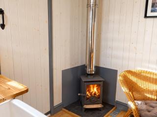 Sians Retreat, Bowness on Solway, perfect stop over when walking Hadrians Wall with hot tub - 9