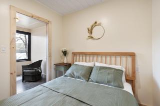 Squam Lake 3 bed plus 3 bath rental (Suite 7) - 4