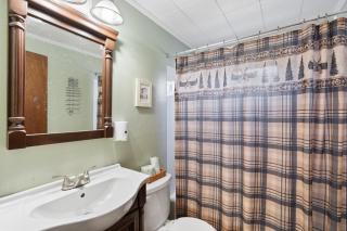 Squam Lake 3 bed plus 3 bath rental (Suite 7) - 2