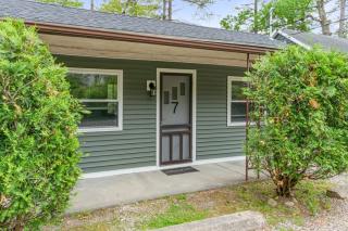 Squam Lake 3 bed plus 3 bath rental (Suite 7) - 1