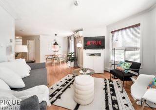 The Breakfast Club Suite - KingBed& AC - Patio - UG Park - 9