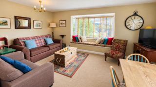 Number 20 - Central, Classic style, Private and Parking - 9