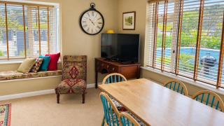 Number 20 - Central, Classic style, Private and Parking - 6