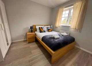 Spacious 4 Bed House with parking in Wolverhampton - 2