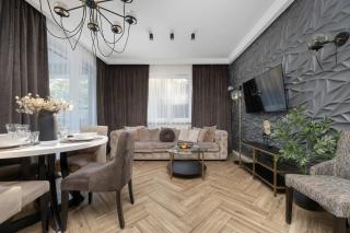 Przestronne Apartamenty z Prywatnymi Saunami, Balkonami i Parkingami by Noclegi Renters - 4