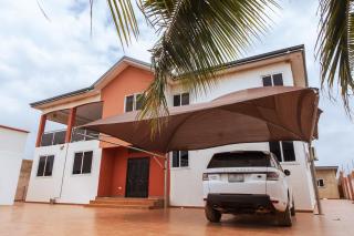 Your Perfect 5-Bedroom Getaway In Prampram - 0
