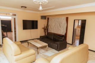 Your Perfect 5-Bedroom Getaway In Prampram - Prampram - 9