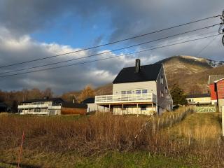 Lyngenfjord Ski-To-Sea & Sauna -  - 8