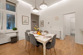 Exclusive Central Home with Sauna next to the New York Café - 7