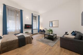 Exclusive Central Home with Sauna next to the New York Café - 0