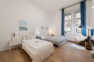 Exclusive Central Home with Sauna next to the New York Café - 9