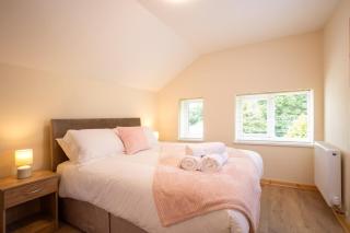 Chy Lowen, Treluswell - with Creek & Country - 5