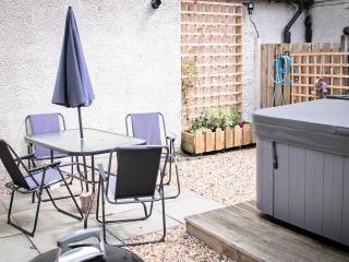 The Grooms Cottage - 4