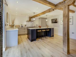 Hares Hollow - Uk33953 - 2