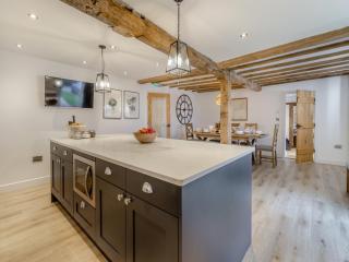 Hares Hollow - Uk33953 - 1