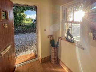 Bumblebee Cottage-Uk39918 - 5