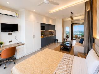 Luxury Sky-High Escape 42nd Floor Skyline Views - 7