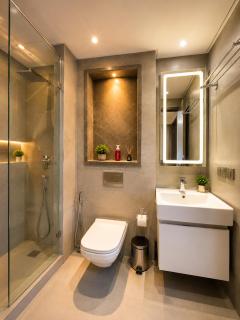 Luxury Sky-High Escape 42nd Floor Skyline Views - 3