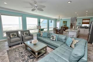 The Turtle House is beachfront and boasts an unobstructed view - 6