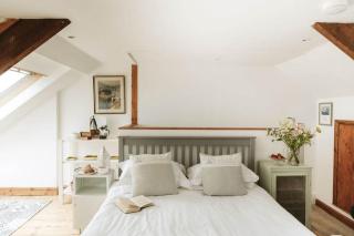 Frobisher Apartment - with Creek & Country - 1