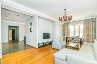 Nizami Street VIP Apartment Mc Donalds - 3