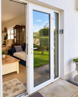Peaceful 2BR Cottage | Garden & Free Parking - 5