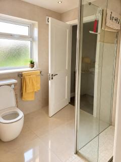 Peaceful 2BR Cottage | Garden & Free Parking - 3