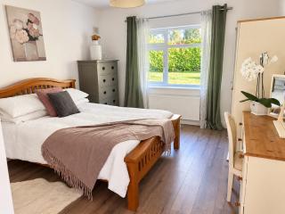 Peaceful 2BR Cottage | Garden & Free Parking - 2
