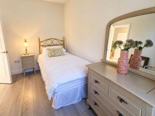 Peaceful 2BR Cottage | Garden & Free Parking - 1