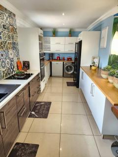The Hemingway House 14-family Pool - Benoni - 2