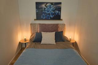 Studio Sleeps 2 with Balcony and Parking - 3