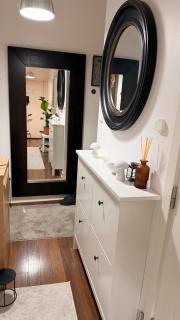 Modern Double Room in Smithfield Market, Dublin - 5
