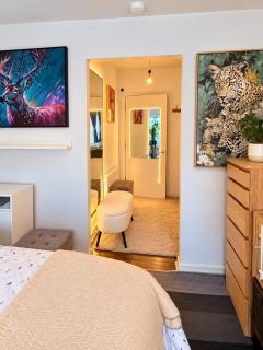 Modern Double Room in Smithfield Market, Dublin - 2