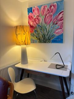 Convenient 1-Bed Apartment, Close to Beach & Shops - 5