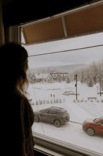 DOWNTOWN | FREE shuttle to Ski Resort • Ice Rink - 3