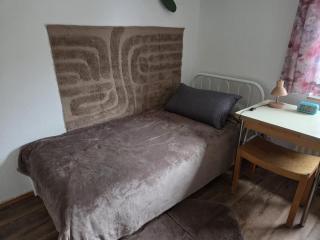 Zweibettzimmer in einer Wohnung mit Katzen - 8