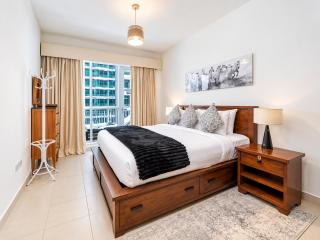 Vogue Vacation Homes, Downtown Boulevard Central near Burj Khalifa and Dubai Mall, Two Bedroom Apartment with Balcony and Burj Khalifa View, Access to all Amenities - 6