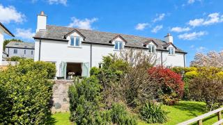 Orchard Cottage - Walking distance of the river, charming sunny patio, quiet location - 9