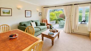 Orchard Cottage - Walking distance of the river, charming sunny patio, quiet location - 8